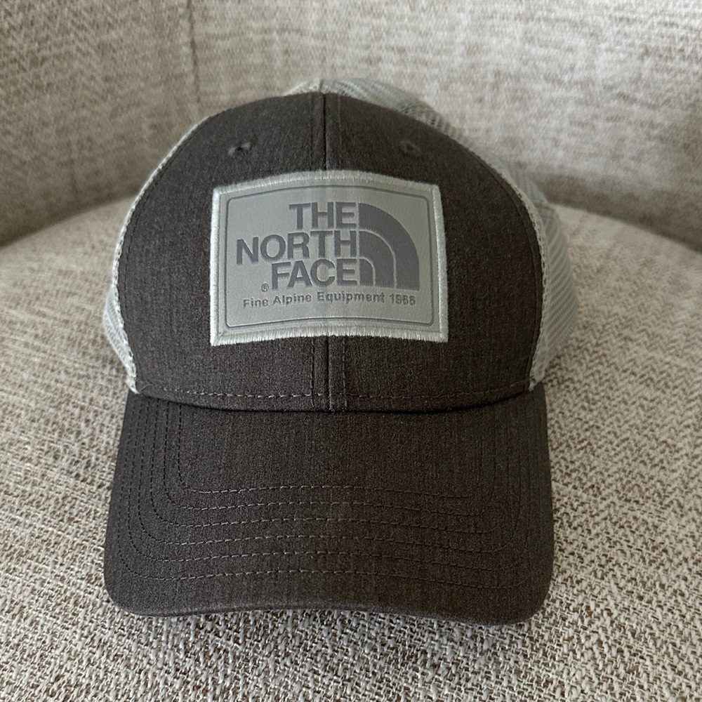 THE NORTH FACE Mudder Snapback Gray Patch Logo Trucker Hat